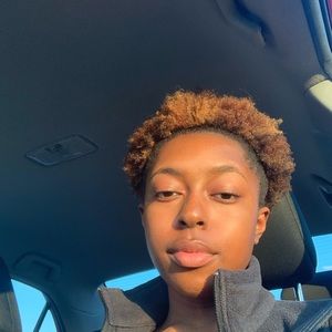 Meet your Posher, Nia